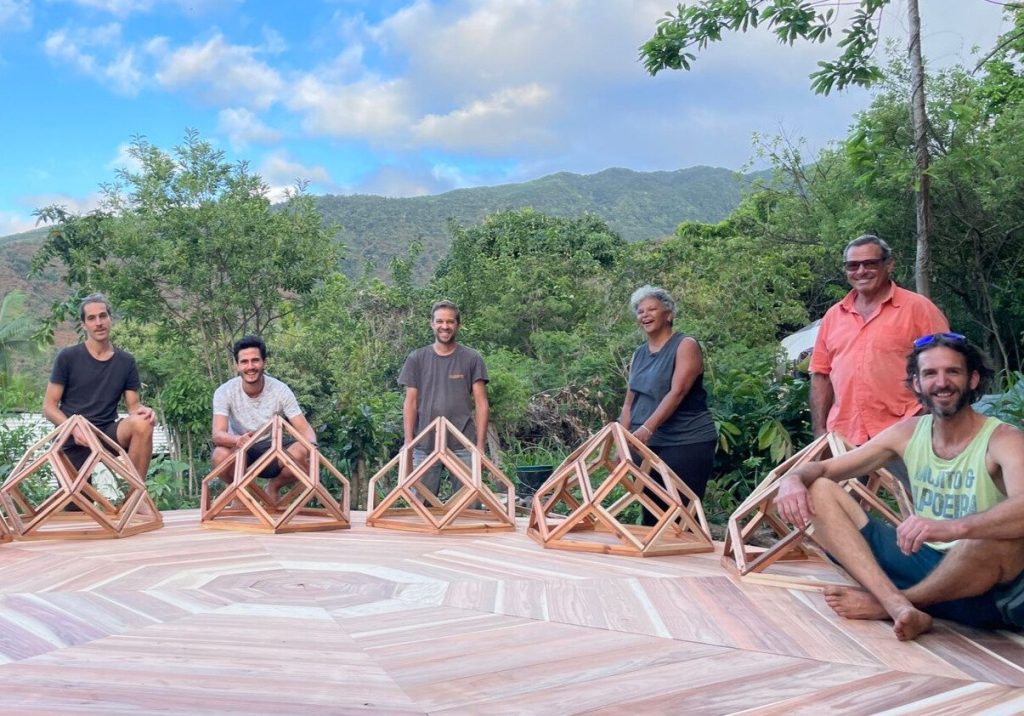 Atelier de constrcuction de Zome 6 sur l'ile de la Réunion